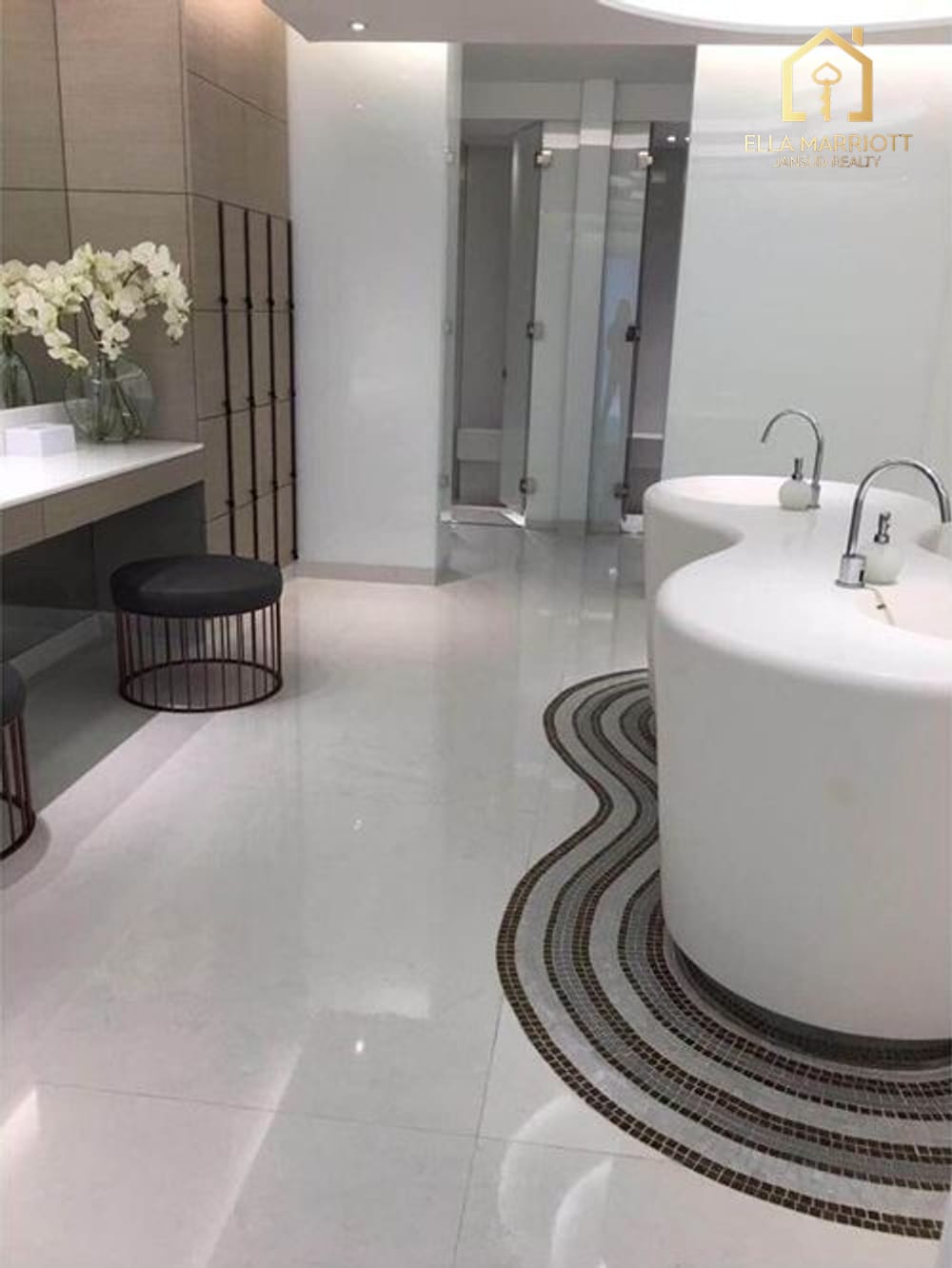 2-Zimmer-Eigentumswohnung in hoher Etage im The Room Sukhumvit 69 – 3 Gehminuten zur BTS Phra Khanong 12