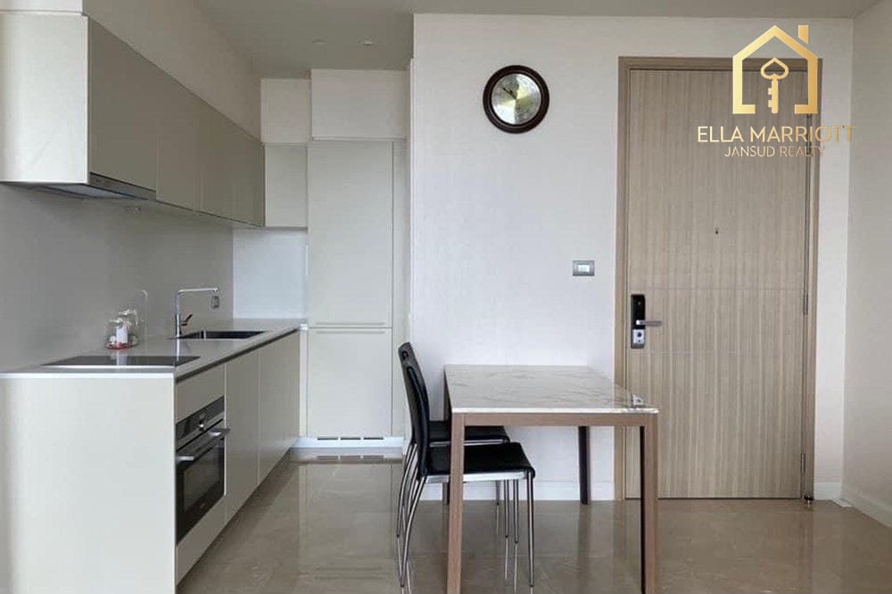 1-Bedroom Condo in Khlong San, Bangkok 7