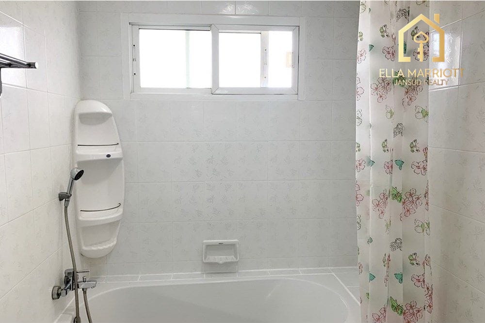 3-Bedroom Condo for Rent in Ekkamai 9