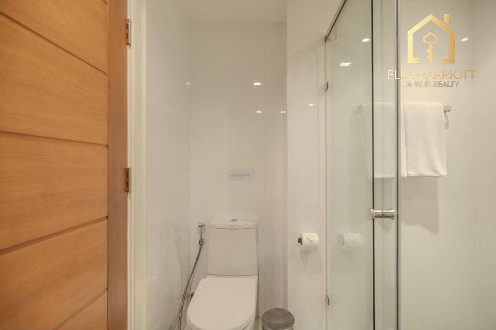 2-Bedroom Condo for Rent Newly Renovated High-Floor in Asoke 10