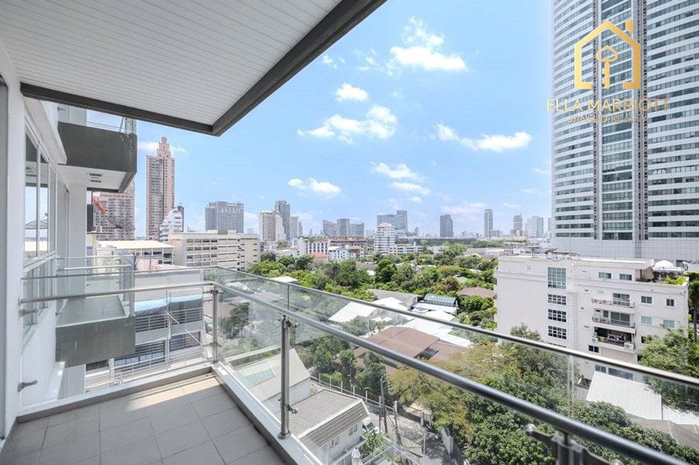 2-Bedroom Condo for Rent Newly Renovated High-Floor in Asoke 5