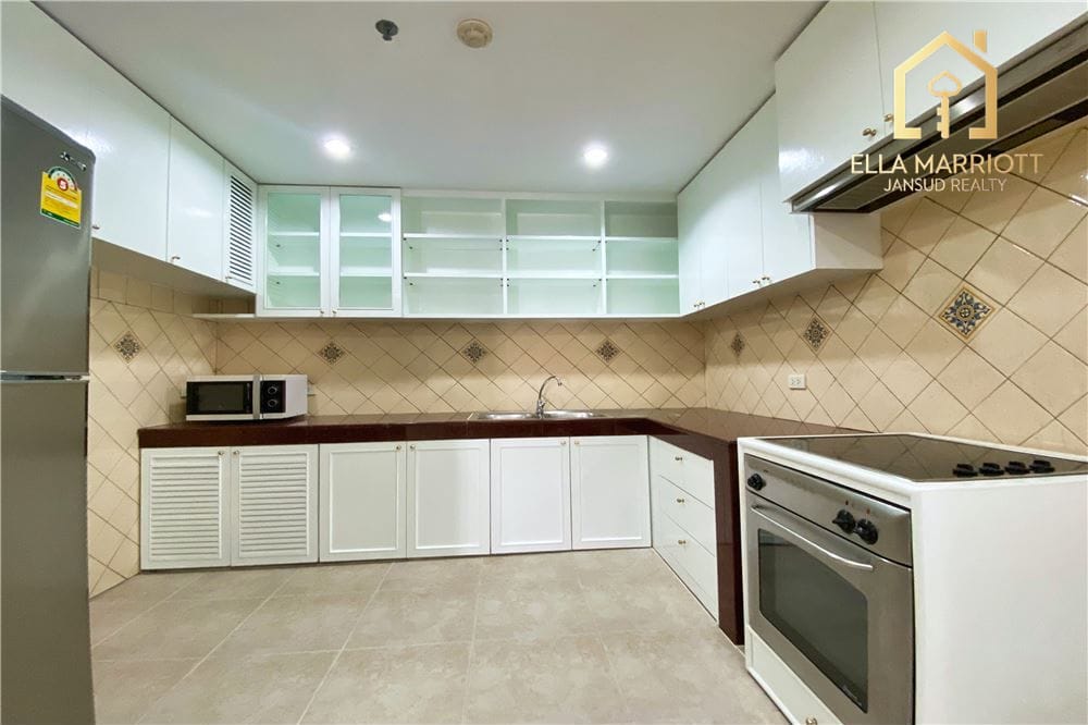 3BR Condo for Rent at 55K | 150sqm | Sukhumvit 24 Near BTS Phrom Phong 3