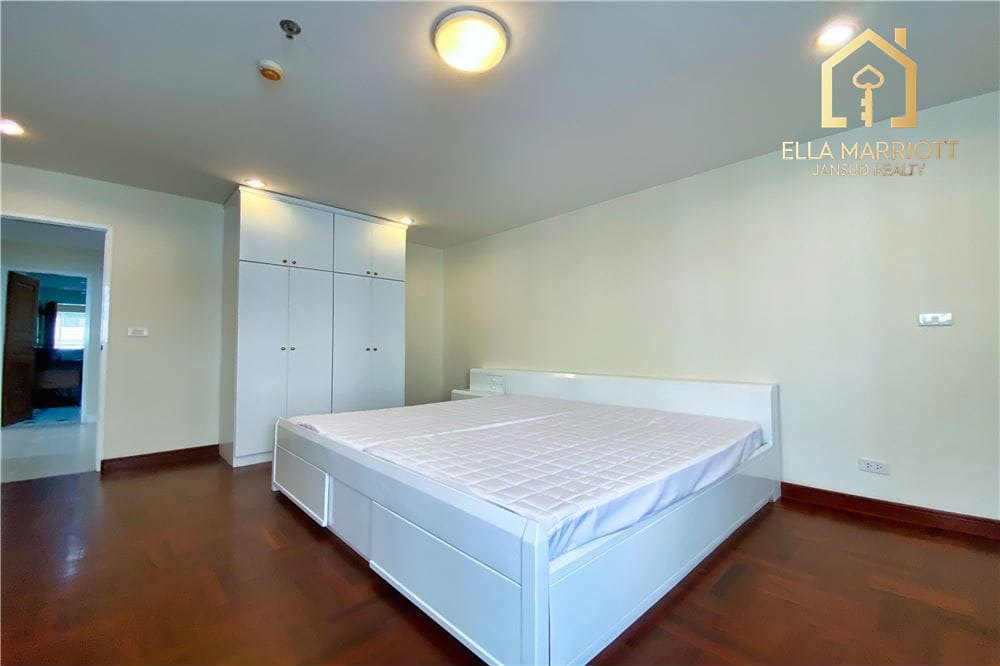 3BR Condo for Rent at 55K | 150sqm | Sukhumvit 24 Near BTS Phrom Phong 4