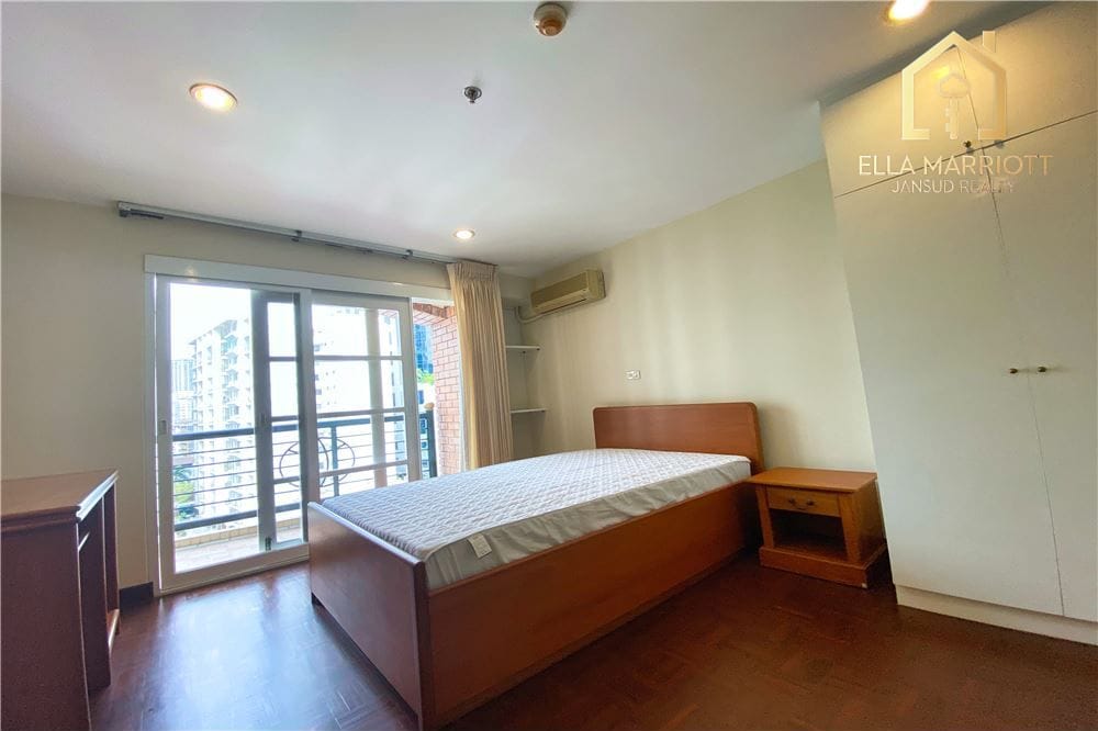 3BR Condo for Rent at 55K | 150sqm | Sukhumvit 24 Near BTS Phrom Phong 6