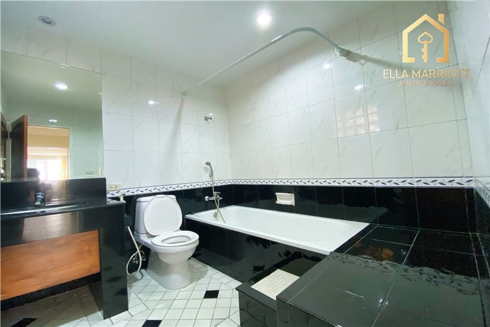 3BR Condo for Rent at 55K | 150sqm | Sukhumvit 24 Near BTS Phrom Phong 7
