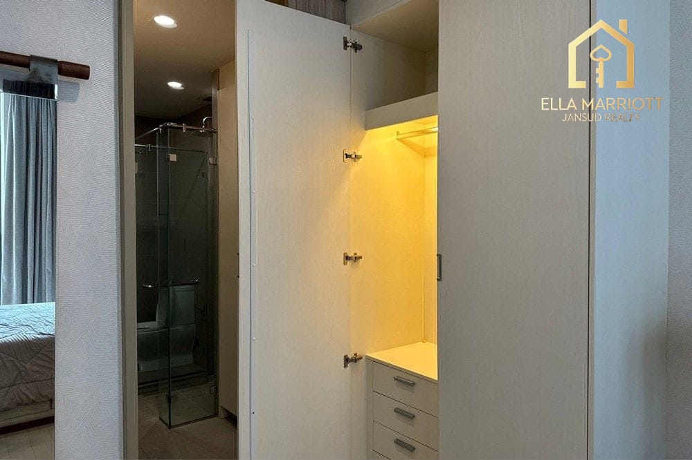 Modern Urban Condo Steps from BTS Phloen Chit in Bangkok 11