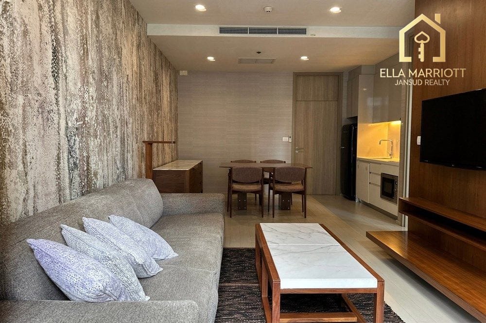 Modern Urban Condo Steps from BTS Phloen Chit in Bangkok 4