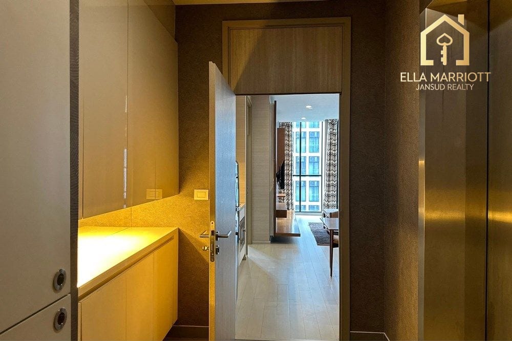 Modern Urban Condo Steps from BTS Phloen Chit in Bangkok 5