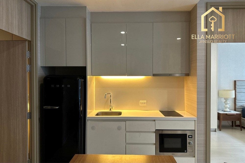 Modern Urban Condo Steps from BTS Phloen Chit in Bangkok 6