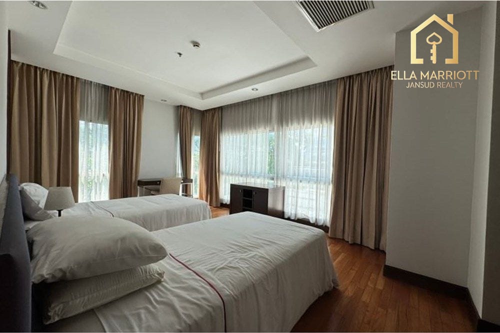 Spacious 3BR Condo for Rent 150K | 220sqm | Pet-Friendly | 16 mins Walk to BTS Phloen Chit 12