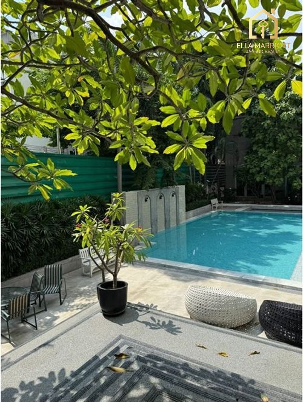 Spacious 3BR Condo for Rent 150K | 220sqm | Pet-Friendly | 16 mins Walk to BTS Phloen Chit 14