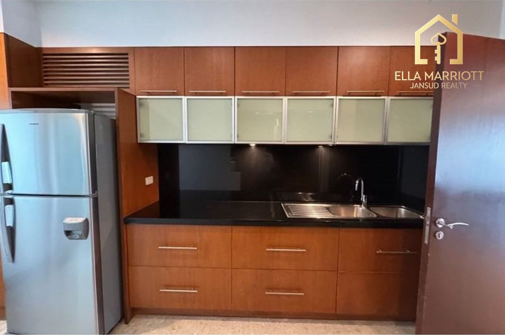 Spacious 3BR Condo for Rent 150K | 220sqm | Pet-Friendly | 16 mins Walk to BTS Phloen Chit 2