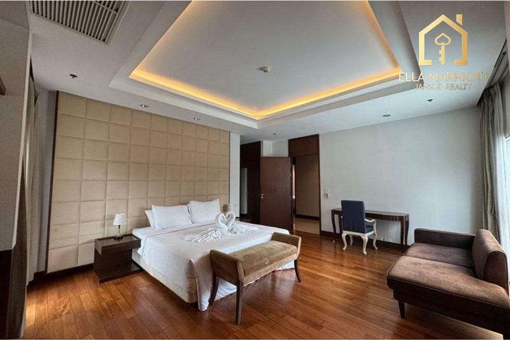Spacious 3BR Condo for Rent 150K | 220sqm | Pet-Friendly | 16 mins Walk to BTS Phloen Chit 5