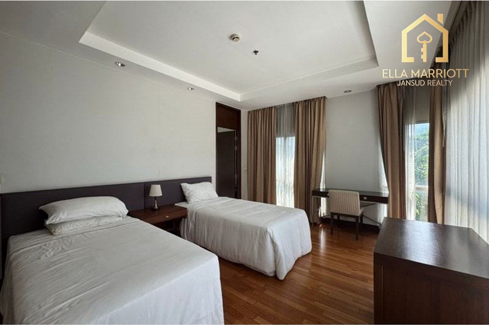 Spacious 3BR Condo for Rent 150K | 220sqm | Pet-Friendly | 16 mins Walk to BTS Phloen Chit 9