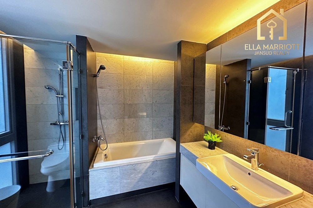 3-Bedroom Condo in Watthana, Bangkok 7