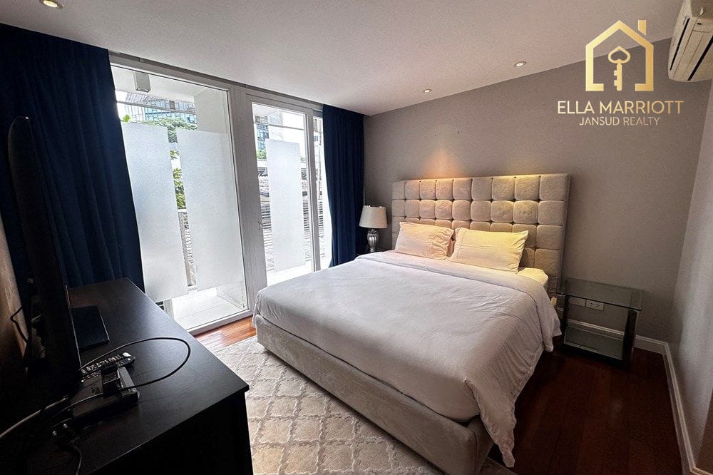 3-Bedroom Condo in Watthana, Bangkok 8