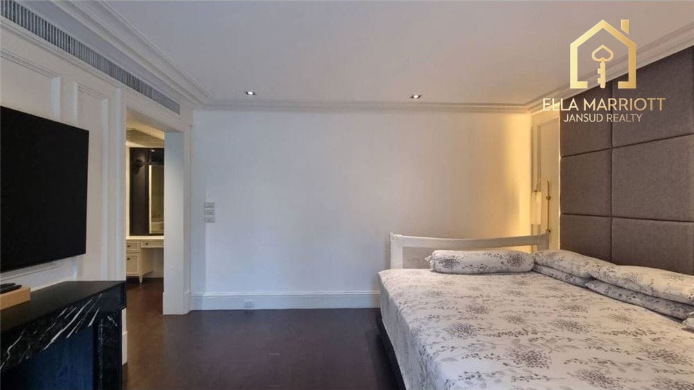 Zur Miete: 3-Zimmer-Eigentumswohnung in Baan Lux Sathon mit privatem Swimmingpool. 24