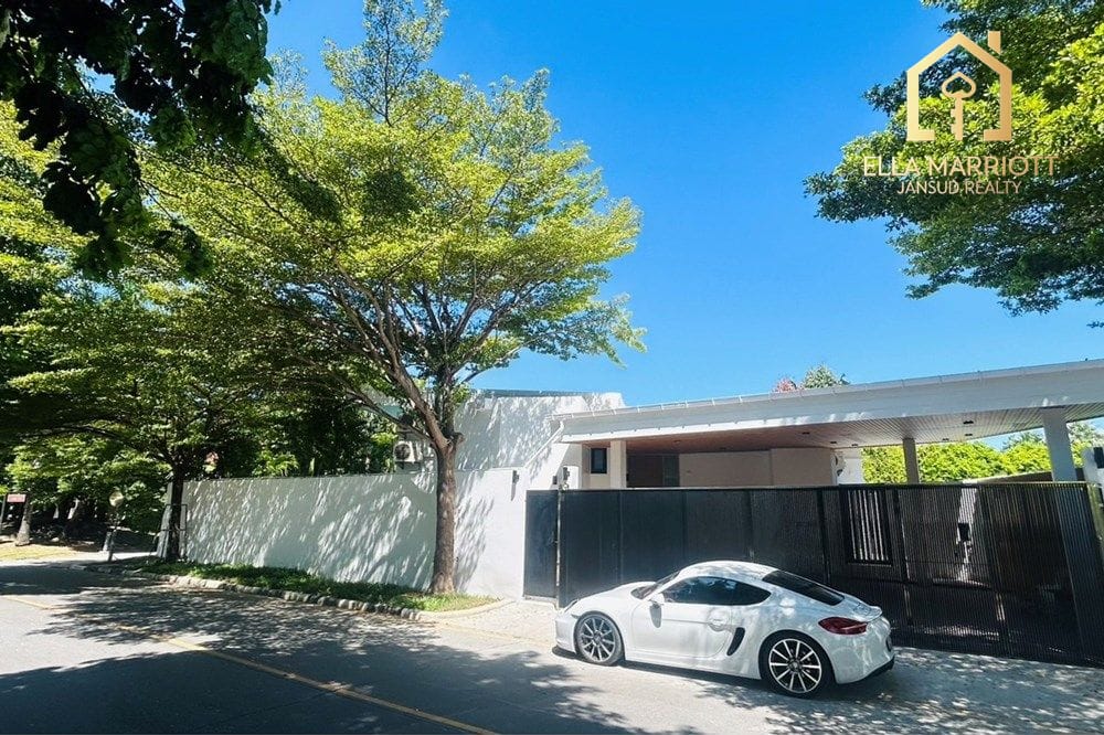 Villa mit 4 Schlafzimmern in Beverly Hills Chaengwattana 1