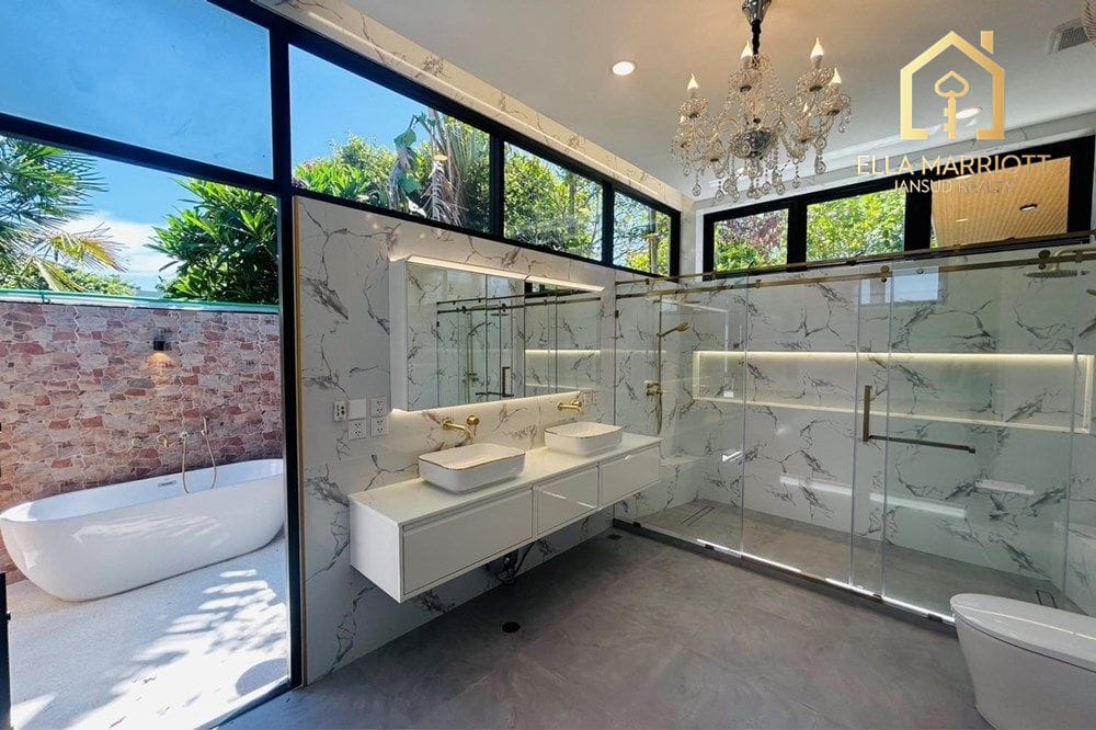 Villa mit 4 Schlafzimmern in Beverly Hills Chaengwattana 10