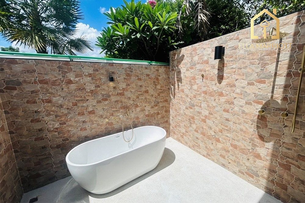 Villa mit 4 Schlafzimmern in Beverly Hills Chaengwattana 11