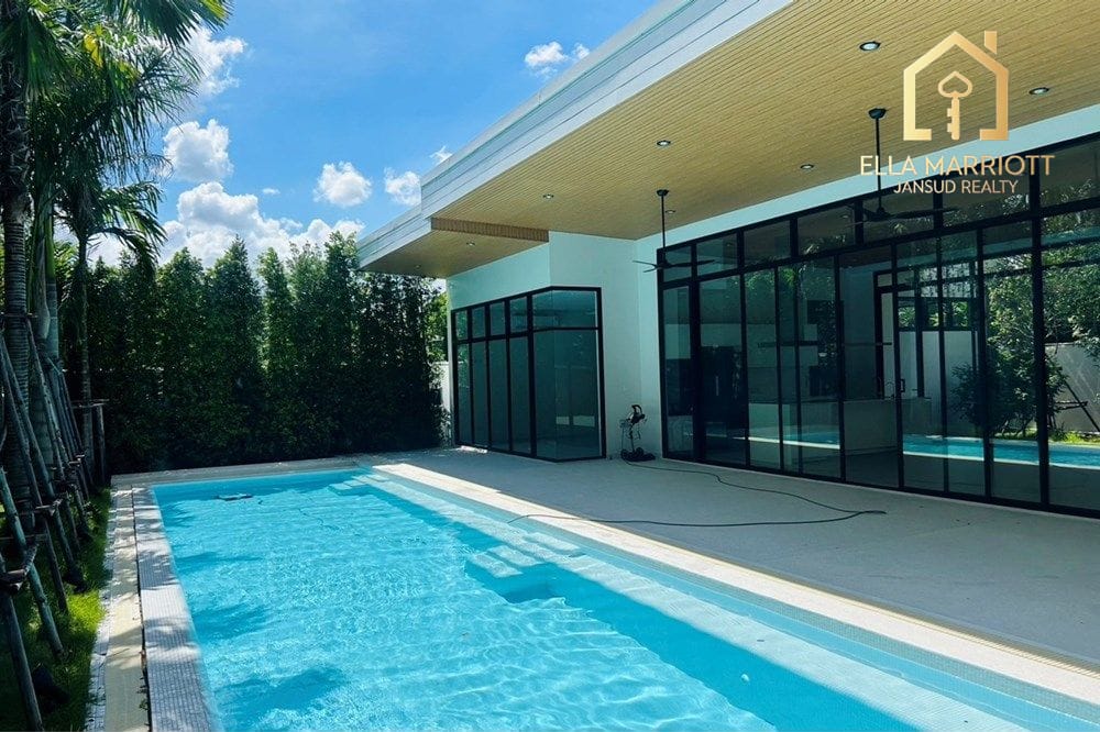 Villa mit 4 Schlafzimmern in Beverly Hills Chaengwattana 14