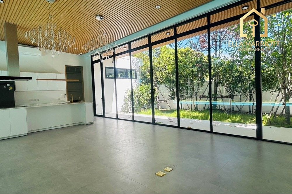 Villa mit 4 Schlafzimmern in Beverly Hills Chaengwattana 16