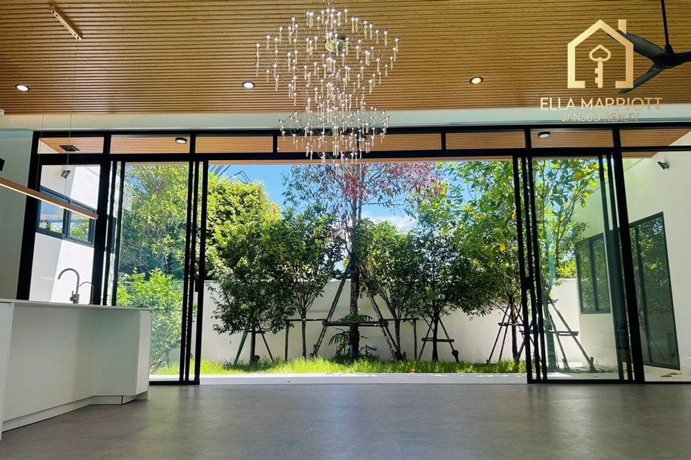 Villa mit 4 Schlafzimmern in Beverly Hills Chaengwattana 17