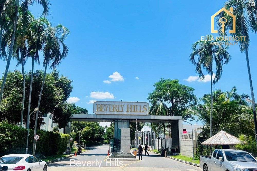Villa mit 4 Schlafzimmern in Beverly Hills Chaengwattana 2