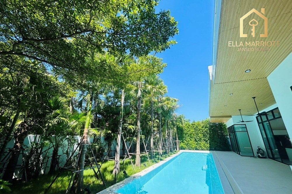 Villa mit 4 Schlafzimmern in Beverly Hills Chaengwattana 5