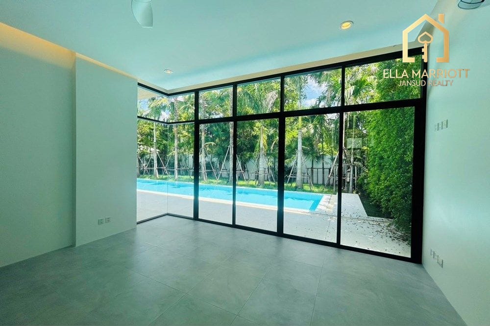 Villa mit 4 Schlafzimmern in Beverly Hills Chaengwattana 8