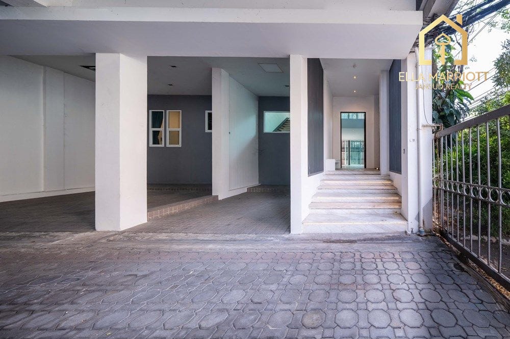 ขาย 3 ห้องนอน 6 ห้องน้ำ บ้าน ใน สุขุมวิท, กรุงเทพฯ 42