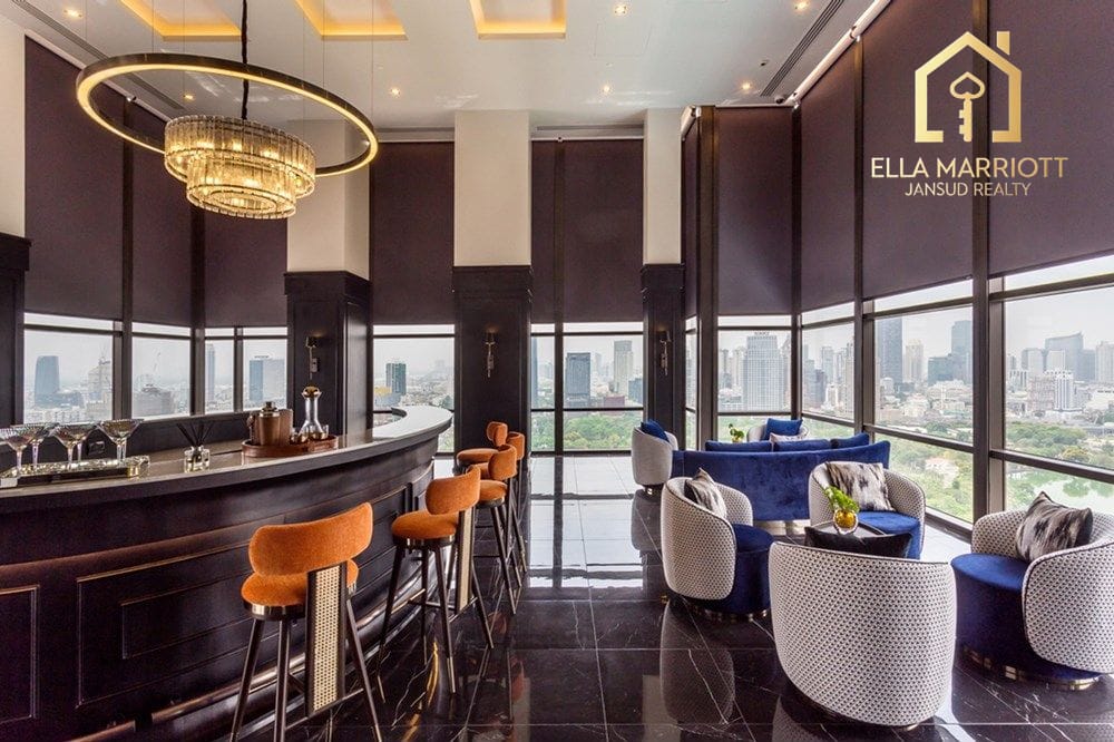 2-Bedroom Condo at MUNIQ LANGSUAN — 18 min walk to BTS Ratchadamri 23
