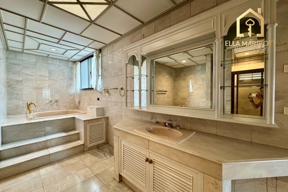 3-Bedroom Condo for Rent - Duplex Penthouse with Private Garden 17