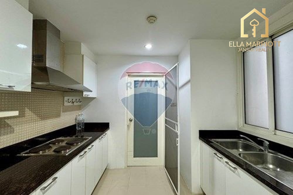 3-Bedroom Condo at Baan Siri 24 — 10 min walk to BTS Phrom Phong 11