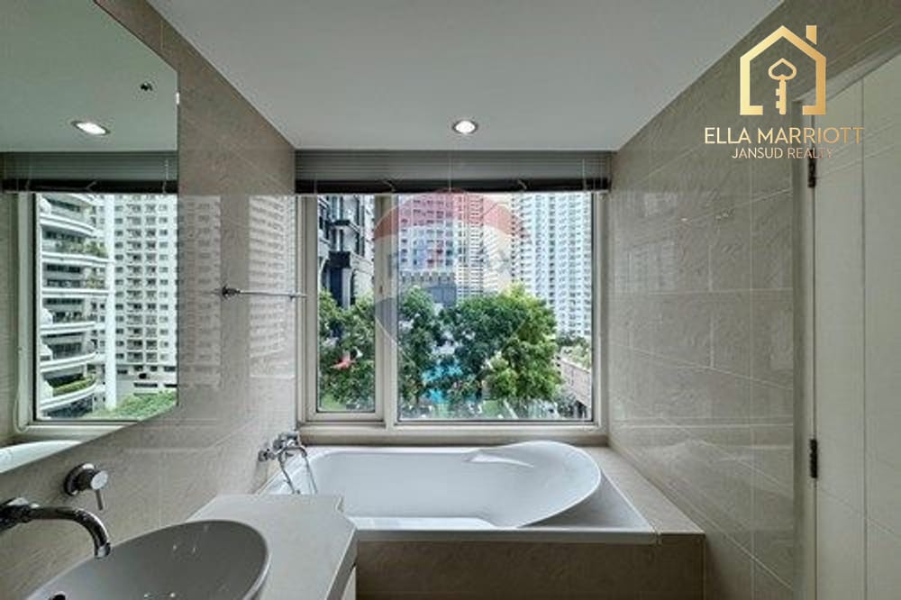 3-Bedroom Condo at Baan Siri 24 — 10 min walk to BTS Phrom Phong 12