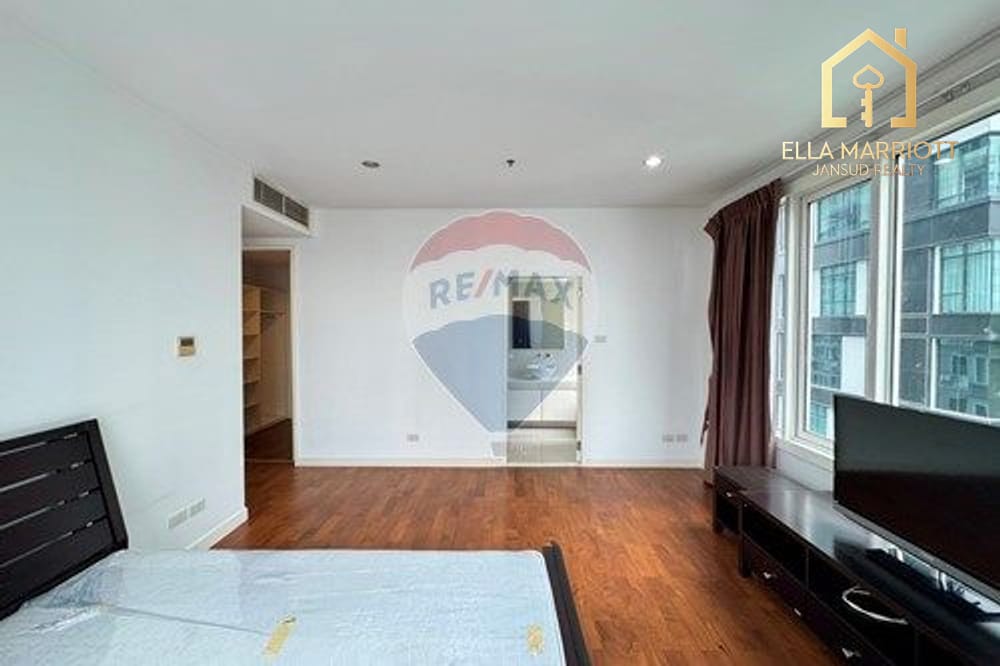 3-Bedroom Condo at Baan Siri 24 — 10 min walk to BTS Phrom Phong 4