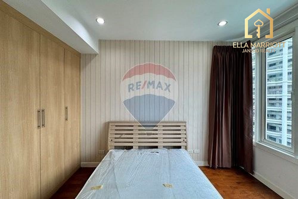 3-Bedroom Condo at Baan Siri 24 — 10 min walk to BTS Phrom Phong 7