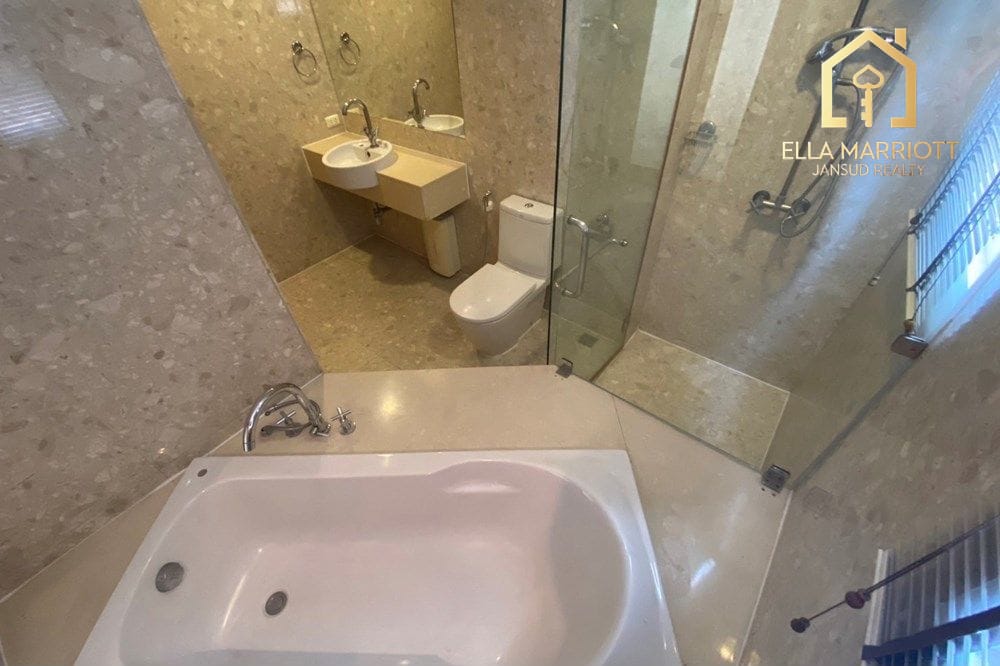 Luxurious Sukhumvit Condo for Rent: 3 Bed, 160m² 8