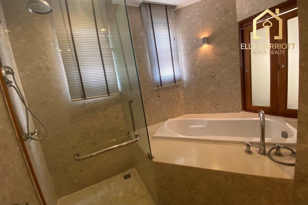 Luxurious Sukhumvit Condo for Rent: 3 Bed, 160m² 9