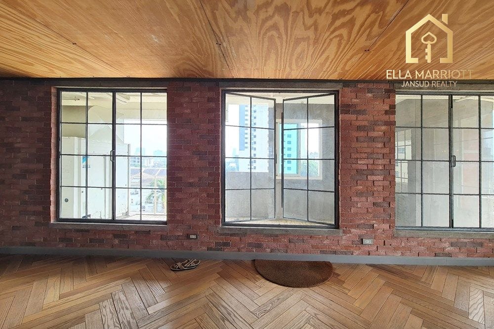 RARE! 2BR Pet-Friendly Loft in Prime Sukhumvit Phromphong 4