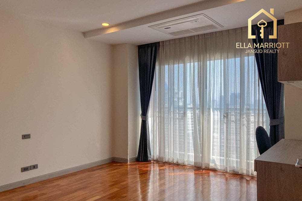 4 bed for rent pet friendly BTS Nana -Asoke near Queen Sirikit Park 10