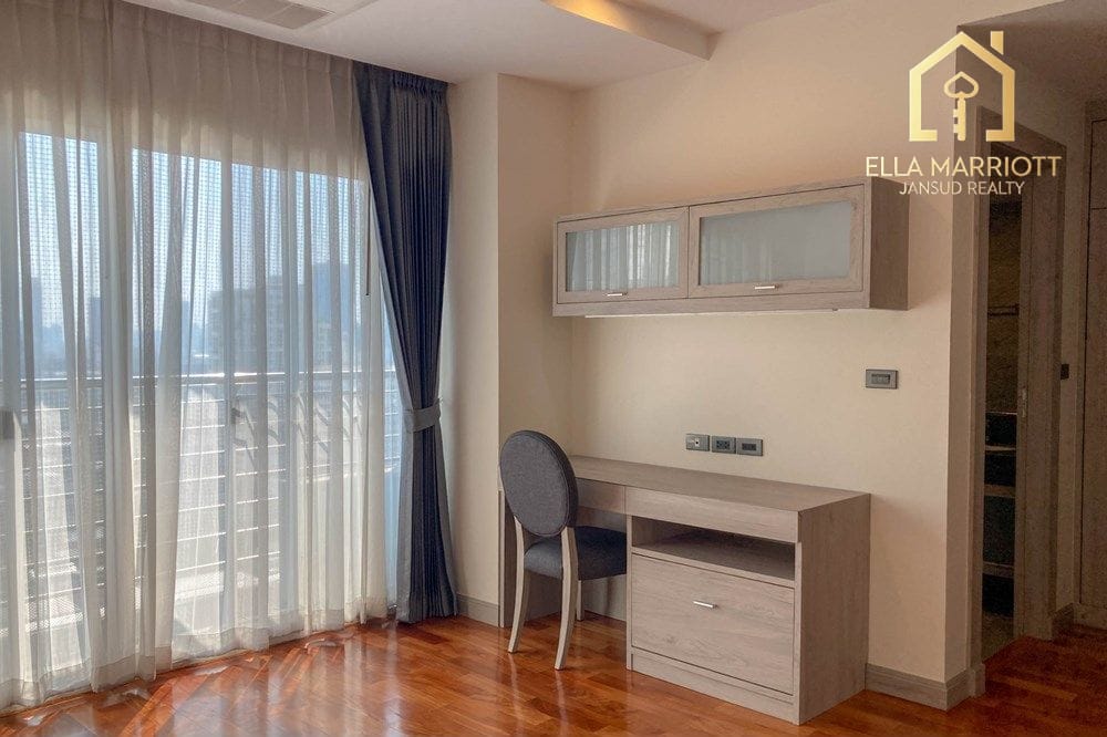 4 bed for rent pet friendly BTS Nana -Asoke near Queen Sirikit Park 11