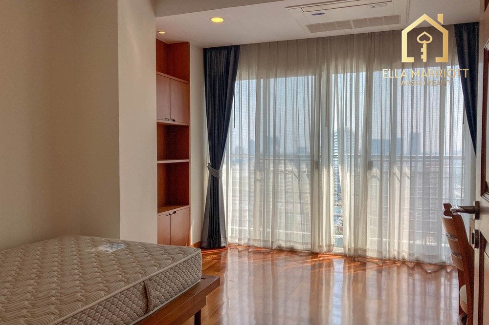 4 bed for rent pet friendly BTS Nana -Asoke near Queen Sirikit Park 13