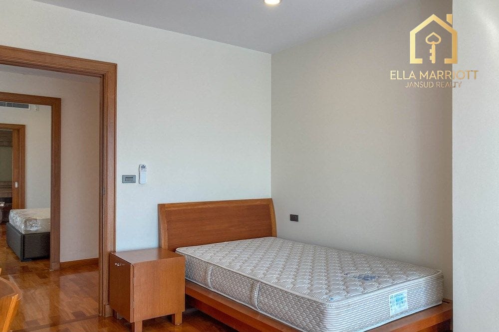 4 bed for rent pet friendly BTS Nana -Asoke near Queen Sirikit Park 14