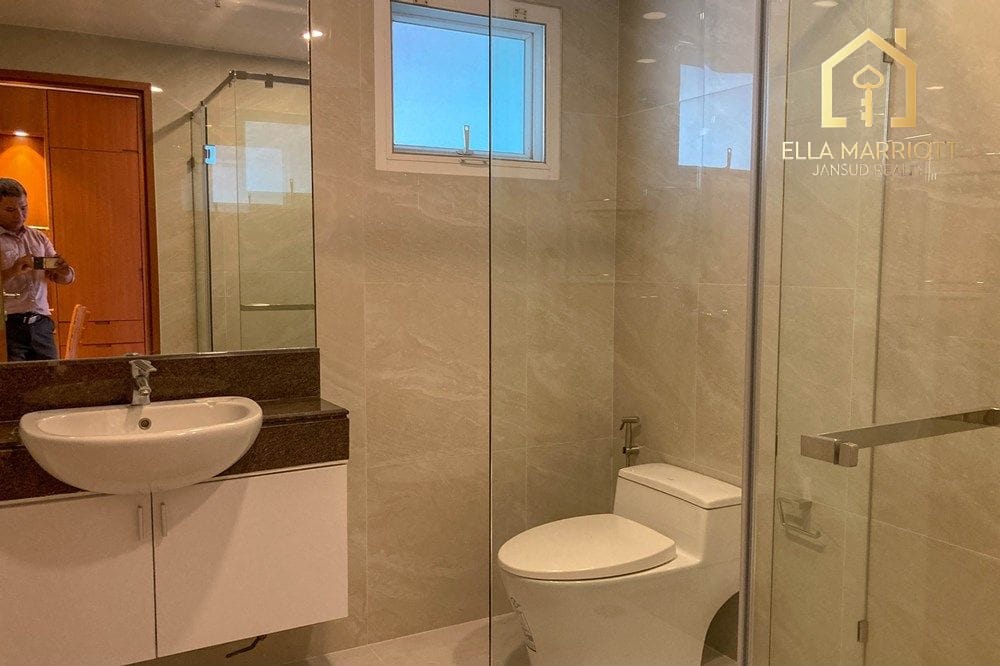 4 bed for rent pet friendly BTS Nana -Asoke near Queen Sirikit Park 16