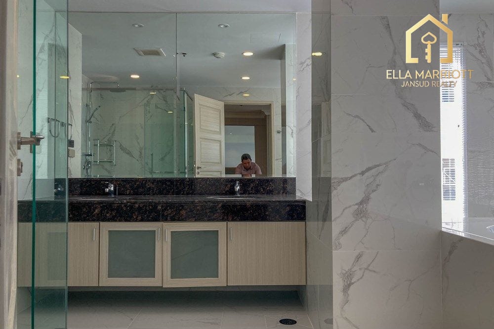 4 bed for rent pet friendly BTS Nana -Asoke near Queen Sirikit Park 28