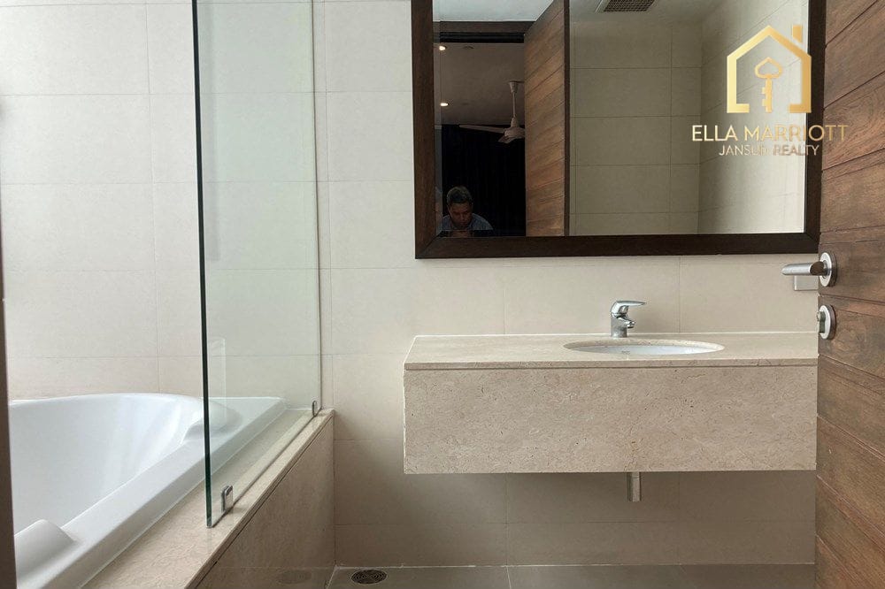 Luxury 550sqm Duplex Sky Villa for Rent near Thonglor BTS - 4+1 Bedrooms 38