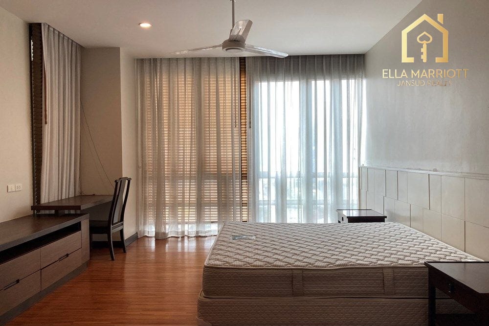 Luxury 550sqm Duplex Sky Villa for Rent near Thonglor BTS - 4+1 Bedrooms 39