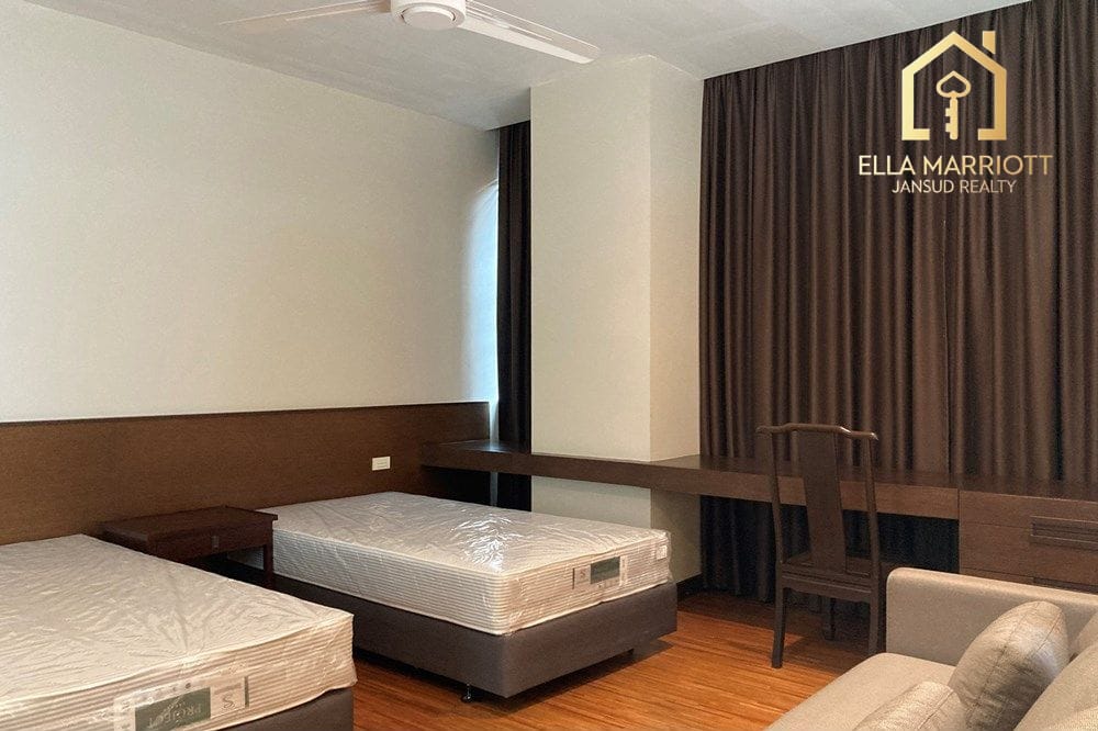 Luxury 550sqm Duplex Sky Villa for Rent near Thonglor BTS - 4+1 Bedrooms 44