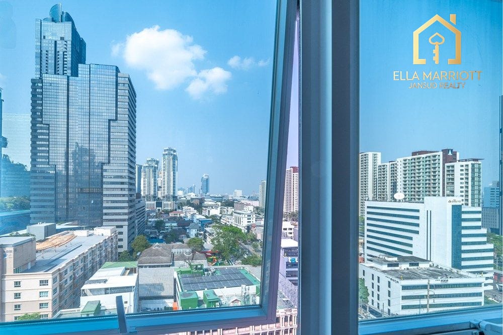 2-Bed Condo Steps from MRT Phra Ram 9 in Bangkok Hub 11